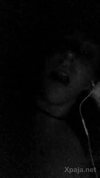 chica gimiendo