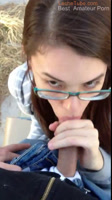 Nerdy Girl tiene una boca llena