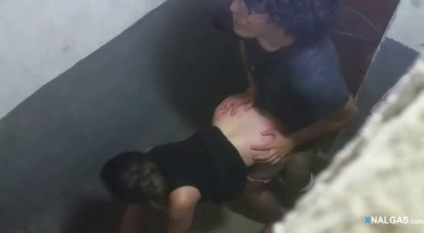 Sexo salvaje en el baño