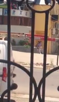 Venta de la escuela para verter un polvo a plena luz del día
