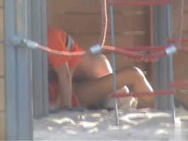 Atrapado vertiendo un polvo con el carpintero