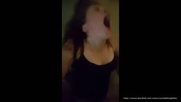 Chica de secundaria recibe una gran polla por primera vez
